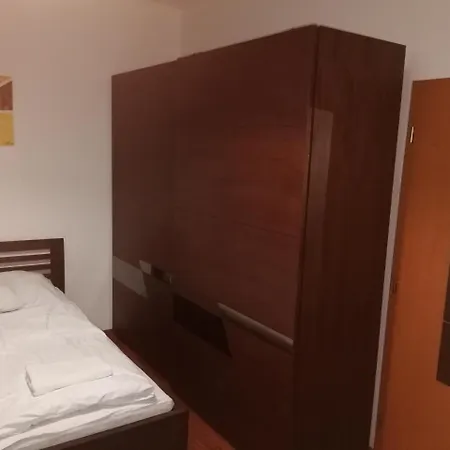 Krizikova 65